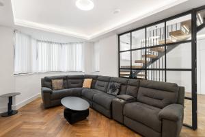 Spacious 5-Bedroom Family Home in Prime Location