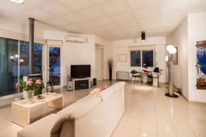 Villa Joy Mare - Seaside Escape with Private Pool