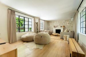 Camps Bay retreat with pool & river- Villa River 42