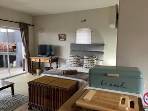 Private spacious studio in Kommetjie close to the beach