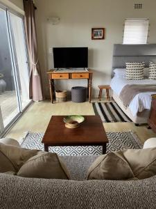 Private spacious studio in Kommetjie close to the beach