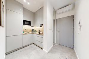 Halo Apartment with AC Wola Rondo Daszynskiego