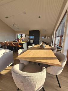 Golden Circle Lux CabinCinema & Aurora Glasshouse