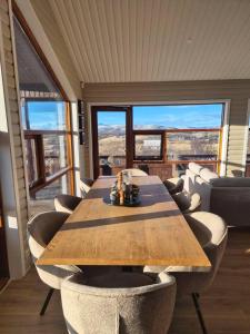 Golden Circle Lux CabinCinema & Aurora Glasshouse