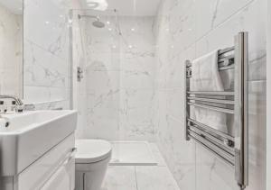 Stunning Split Floor Flat by Manchester Victoria - Pass the Keys