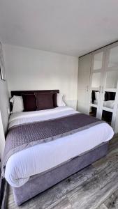 Cozy 2-Bedroom Cottage-Style Home