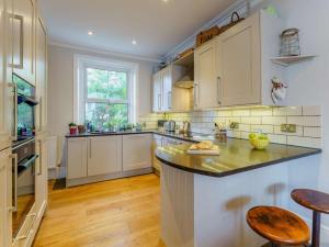 3 Bed in Eastbourne oc-86520