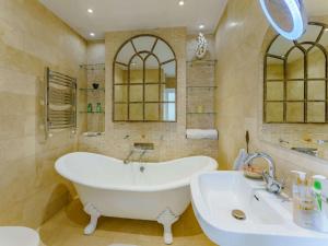 3 Bed in Eastbourne oc-86520