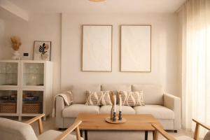 Luxury and modern 3 Bedroom townhouse walking distance to the beach!