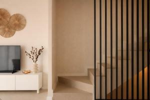 Luxury and modern 3 Bedroom townhouse walking distance to the beach!