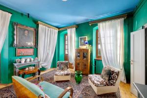 Charming Apartment with Lake View