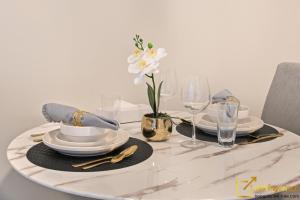 Luxury Studio in Dubai Hills by Deleguest