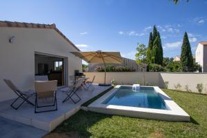 Villa de plain-pied au centre du village avec piscine privée