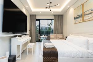 Escape24 Luxury Studio 100"TV Cinema, PS5, Soundbar, Gym & Spa