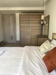 Riverside Designer Suite | Luxury 1BR Zamalek