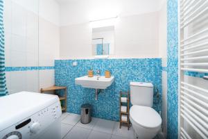 Little Tom Apartments