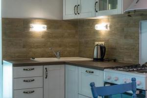 2 bedroom House with sea view and mooring