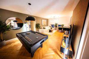 4BR SOHO Suites Old Town TerraceBilliards B505