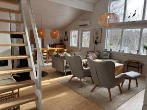 Modern Holiday Home With Hot Tub Near Water