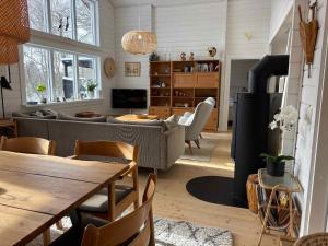 Modern Holiday Home With Hot Tub Near Water