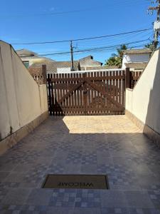 Casa com 3 quartos em condomínio com piscina