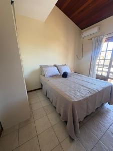 Casa com 3 quartos em condomínio com piscina