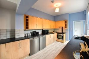 Contractors & Long Stays Sleeps 5 With Parking