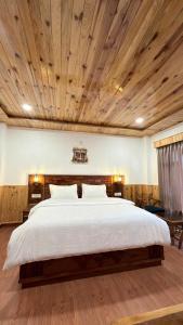 Shalom Hillcrest Inn