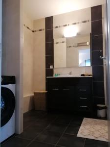 Air-conditioned two-room apartment with terrace 100 m from the beach