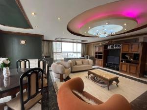 Spacious 4BR Apt with Nile View Maadi Corniche