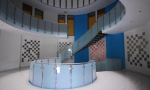 Modern flat with pool view