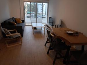 Spacious Dasoudi Beach Apt 3br