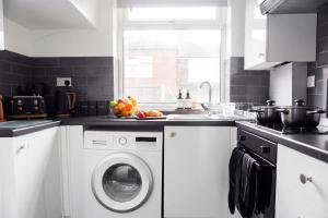 Spacious 3BR Home Near Etihad and Coop Live - Free Parking!