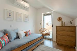 Sunny Center Apartment