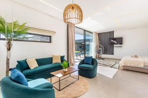 Hidaya Villa - Heated Pool, Padel , Spa & Gym