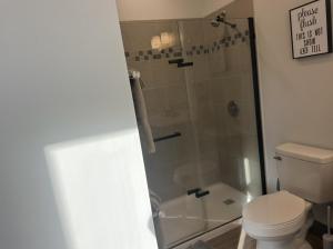 203 - New Luxury Downtown Condo with Fireplace