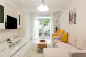 A Haven in Kypseli A Basement Apartment