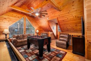 Our Nest - 8 Miles from Dollywood - Mountain Views - Outdoor Hot Tub