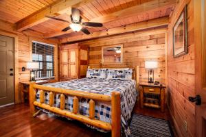 Our Nest - 8 Miles from Dollywood - Mountain Views - Outdoor Hot Tub
