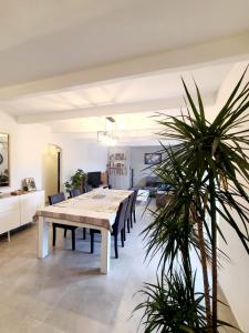 Charming Family Home with Pool LIsle-sur-la-Sorgue