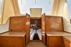 Local houseboat city center Capella