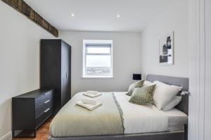 Canal View 2BR Home for Families & Friends