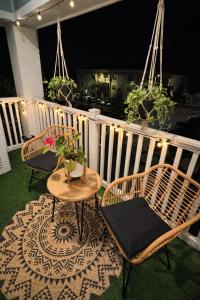 Boho Boutique Retreat - Pool - Gym - Private Patio