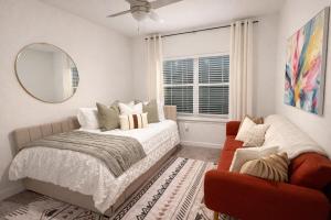 Boho Boutique Retreat - Pool - Gym - Private Patio