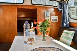 Houseboat center amsterdam Messi