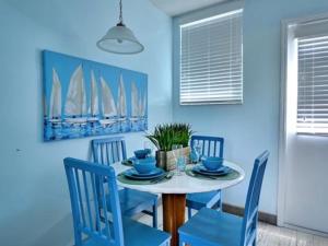 Clearwater Beach Suites #202 - HEATED POOL - Steps to The Sand!