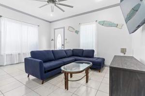 Modern Beachside Condo w Pool - South Padre Island