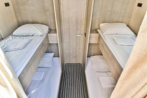 Brand new boat city center Amsterdam Dolte