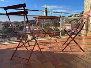 Grand T2 dernier étage avec garage à moins de 300 m du centre ville et plage