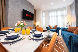 Modern & Spacious 4-Bedroom Home, Family & Contractor Friendly, Manchester